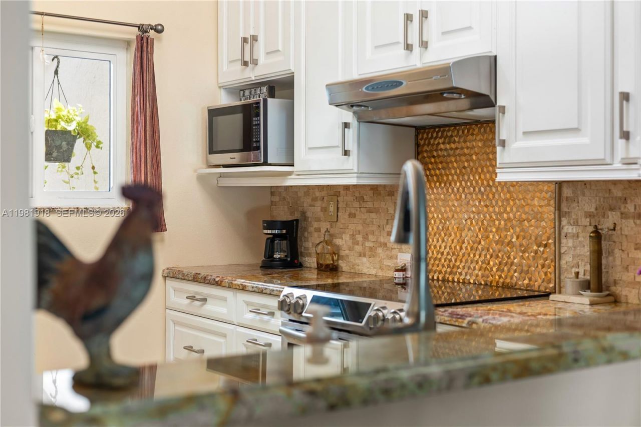 19994 NE 5th Ct, Unit 3C, Miami, FL 33179 Photo