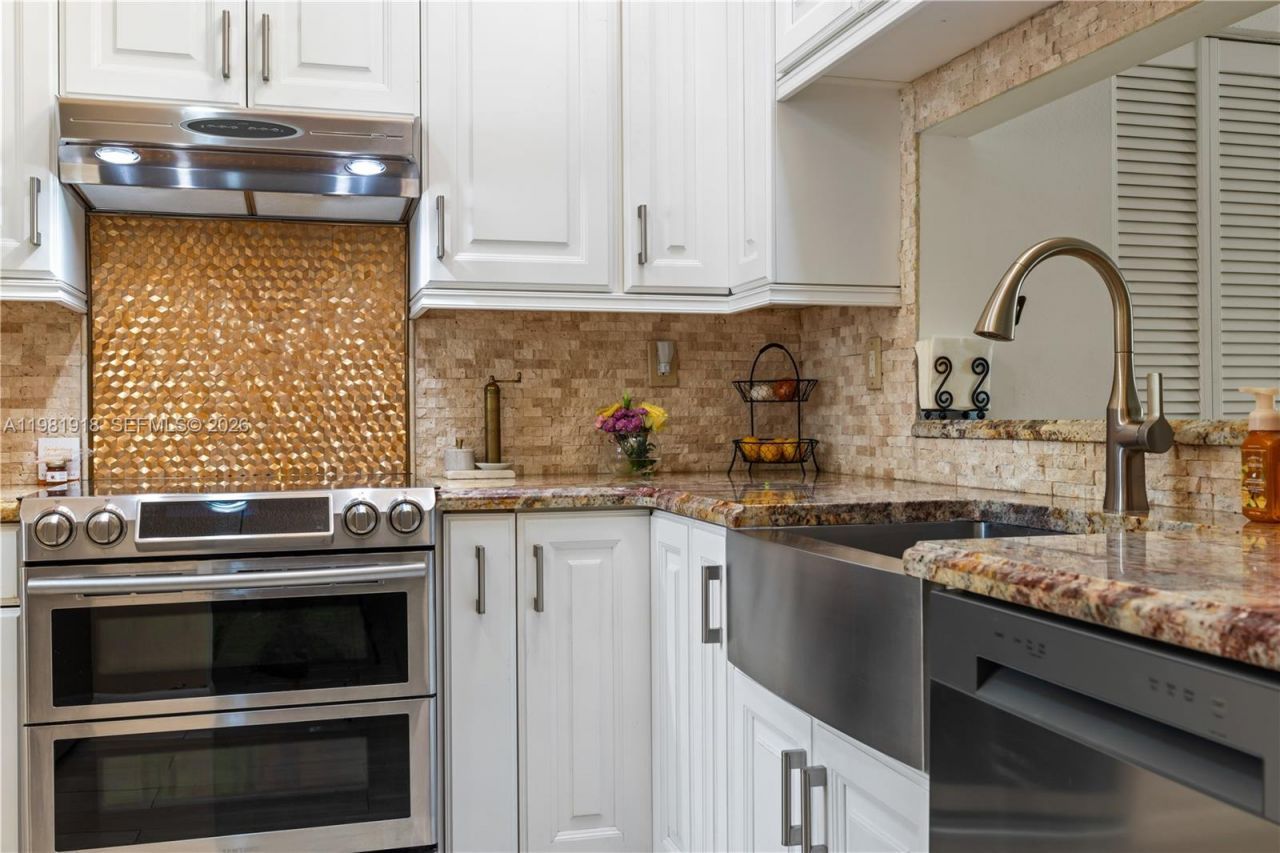 19994 NE 5th Ct, Unit 3C, Miami, FL 33179 Photo