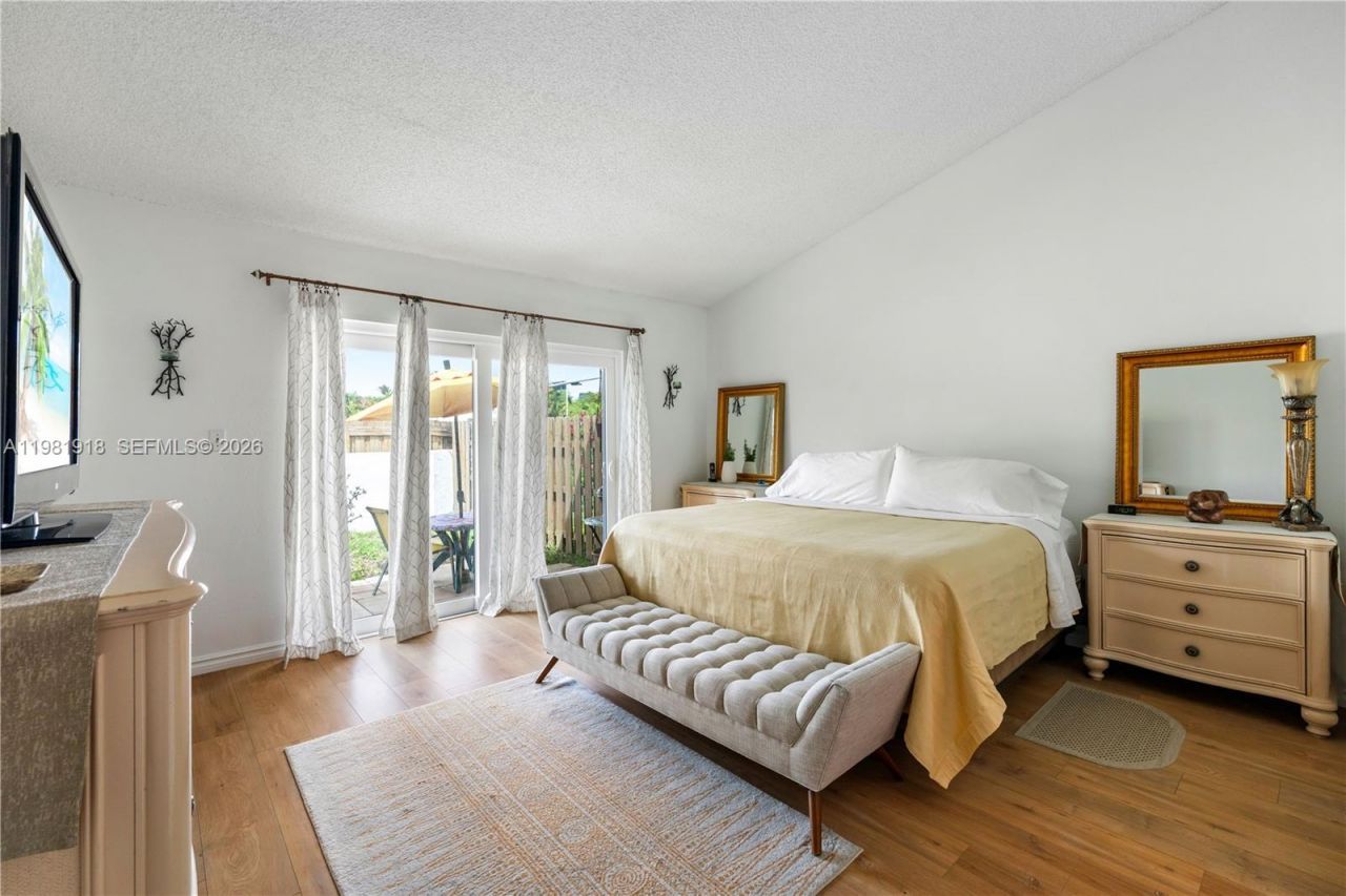 19994 NE 5th Ct, Unit 3C, Miami, FL 33179 Photo