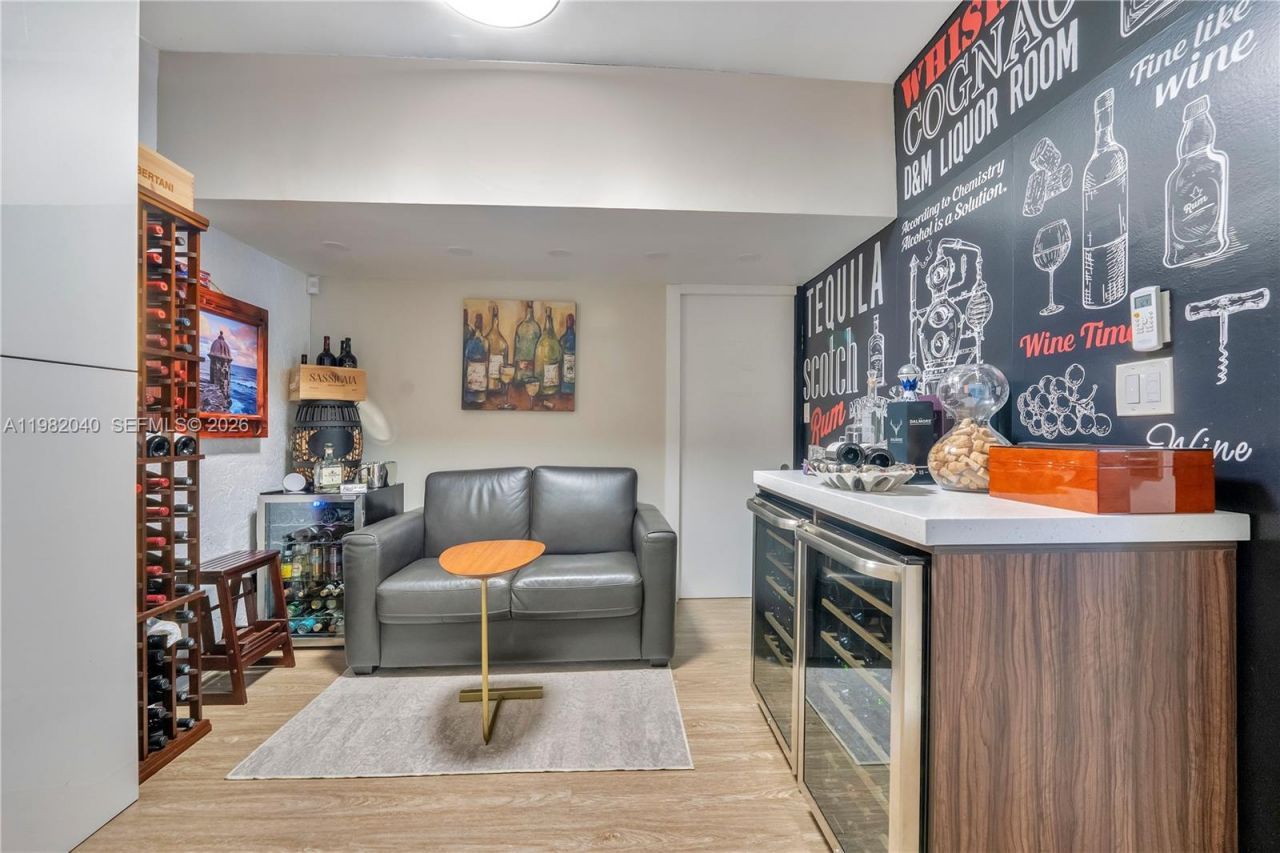 230 NE 212th St , Miami, FL 33179 Photo