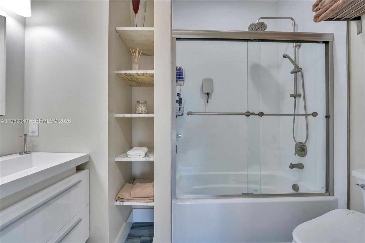 230 NE 212th St , Miami, FL 33179 Photo