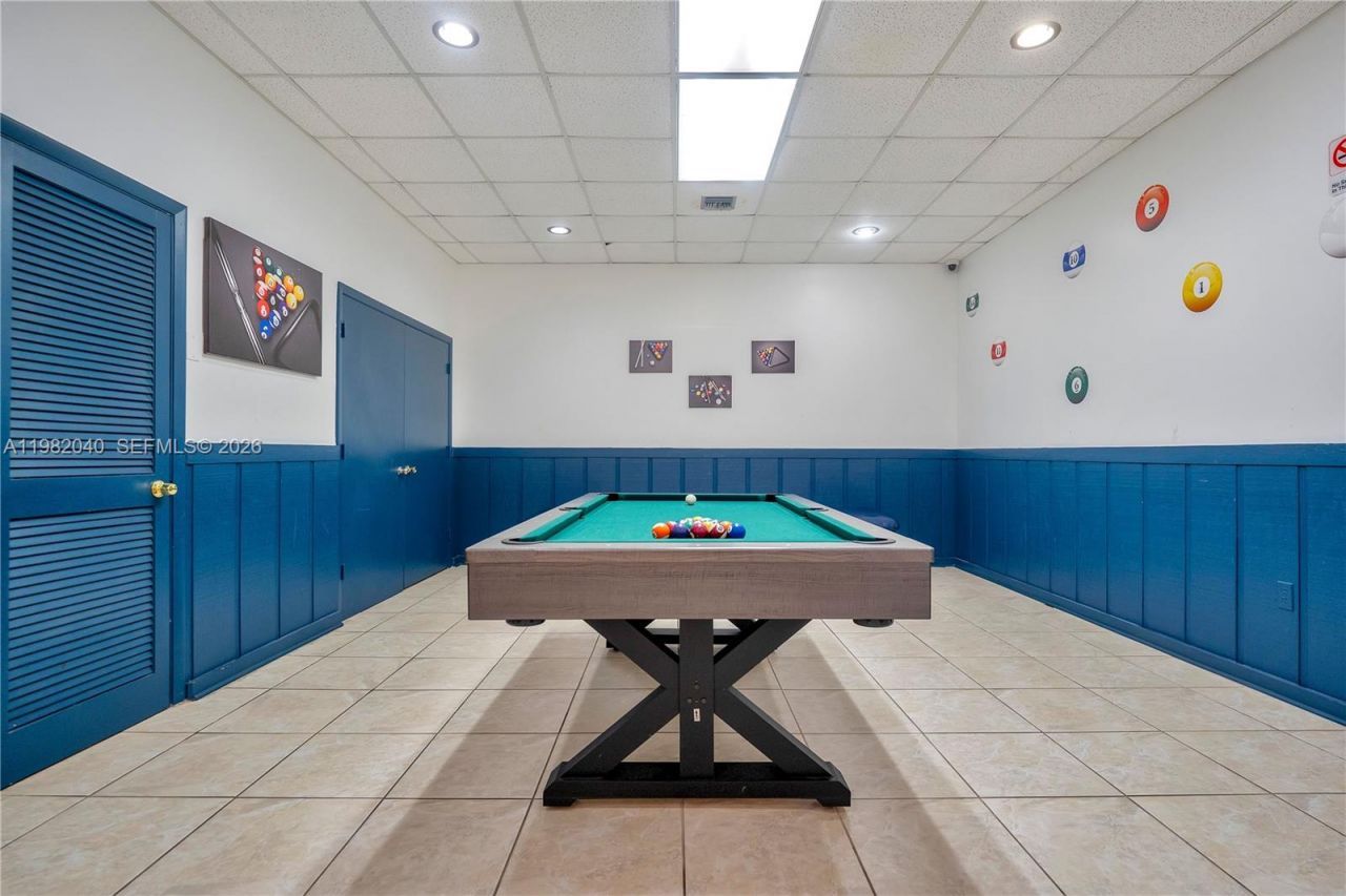 230 NE 212th St , Miami, FL 33179 Photo