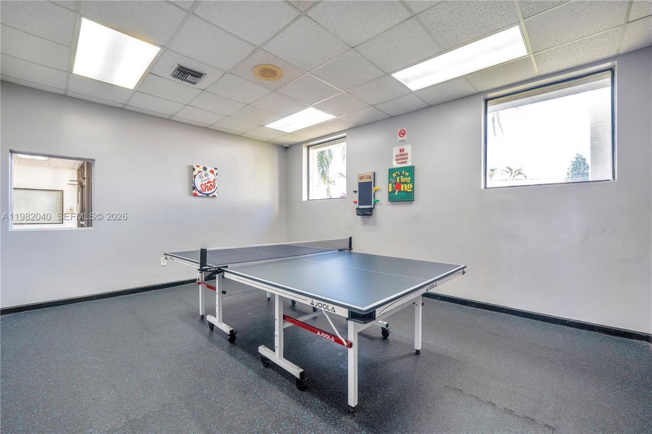 230 NE 212th St , Miami, FL 33179 Photo