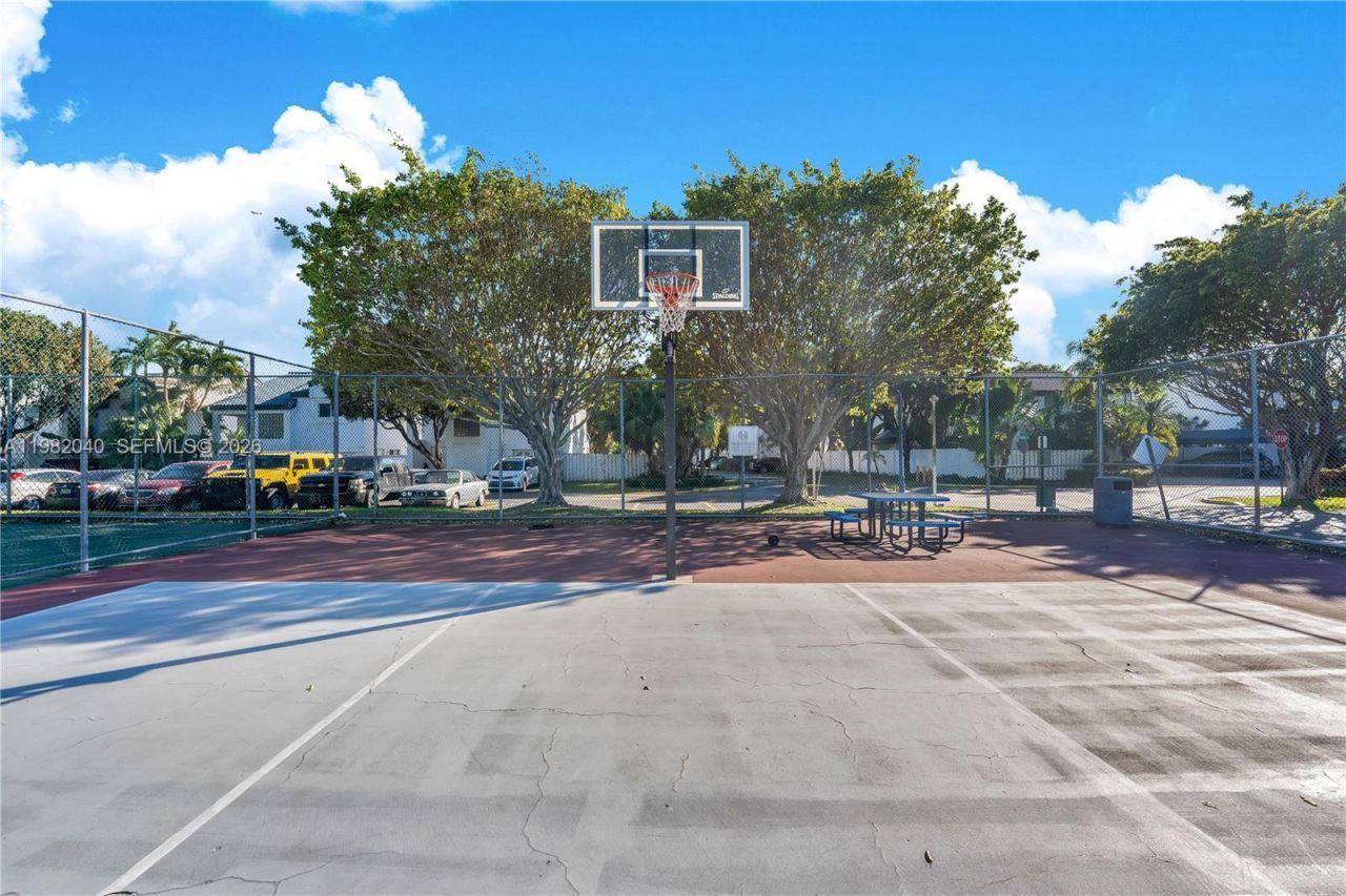 230 NE 212th St , Miami, FL 33179 Photo