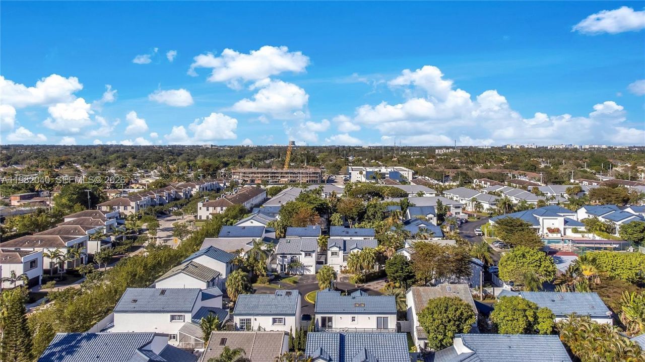 230 NE 212th St , Miami, FL 33179 Photo