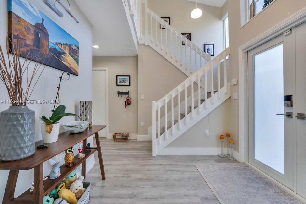 230 NE 212th St , Miami, FL 33179 Photo