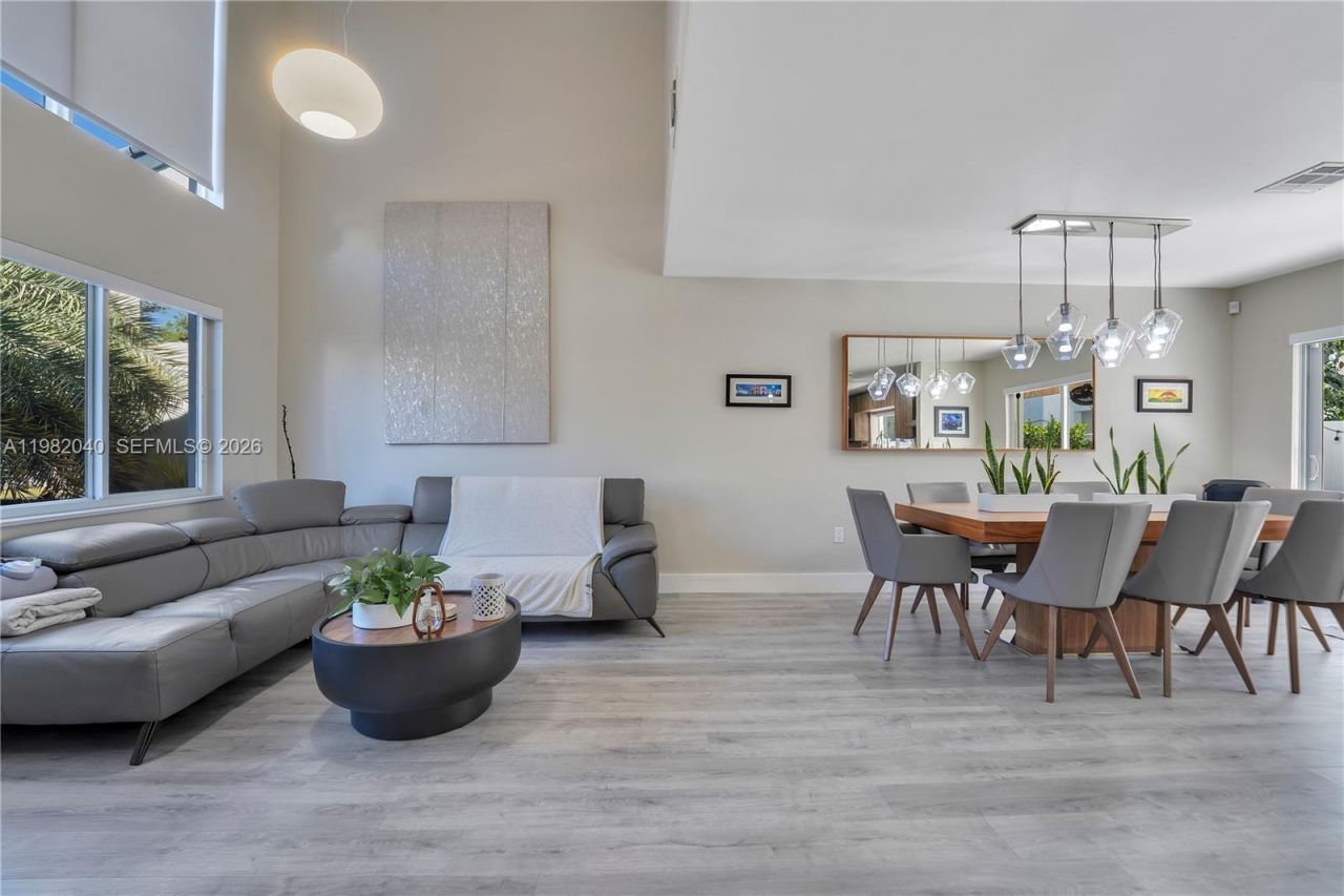 230 NE 212th St , Miami, FL 33179 Photo