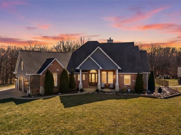 3051 Bella Vista Ct, Highland, IL 62249