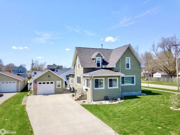 1233 Main Street, Grinnell, IA 50112