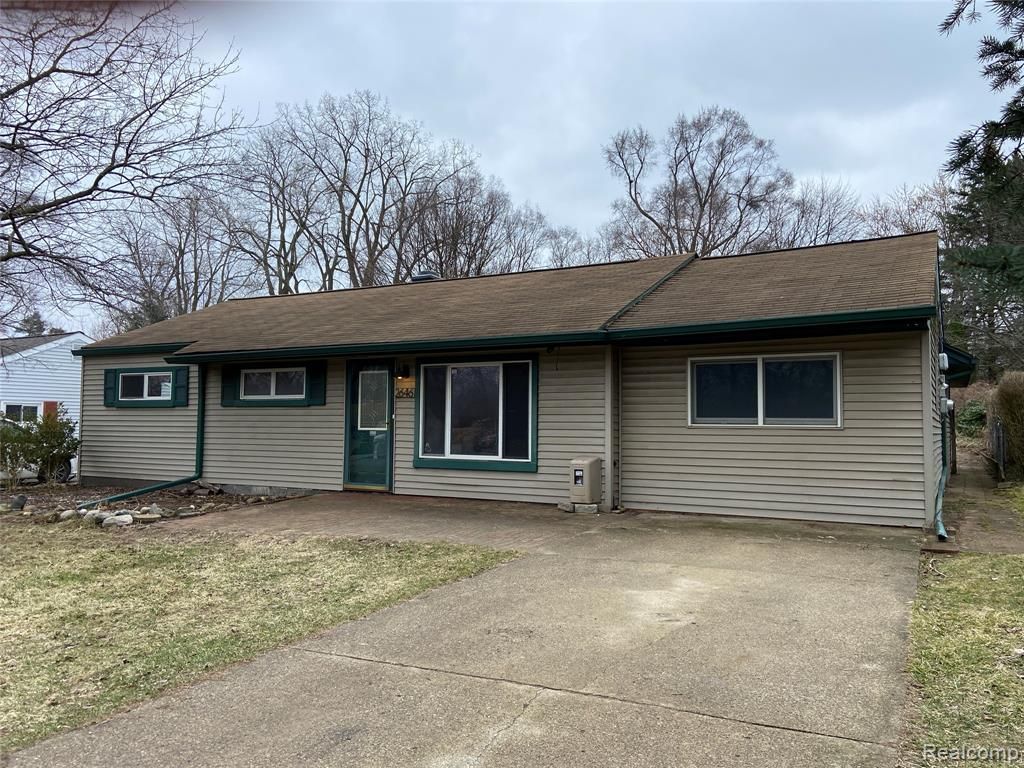 2646 Genes Drive, Auburn Hills, MI 48326 Main Photo