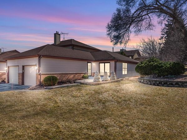 8827 W Knoll COURT, Franklin, WI 53132