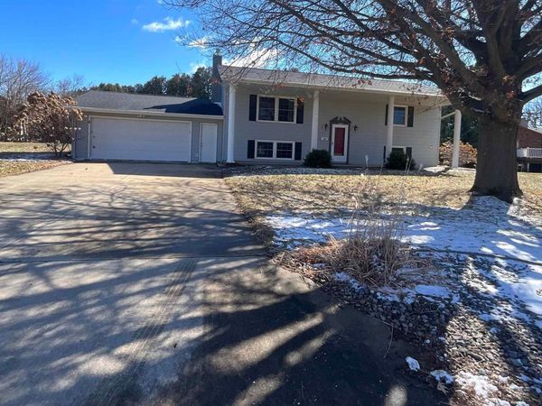 422 S 5 th Avenue, New Hampton, IA 50659