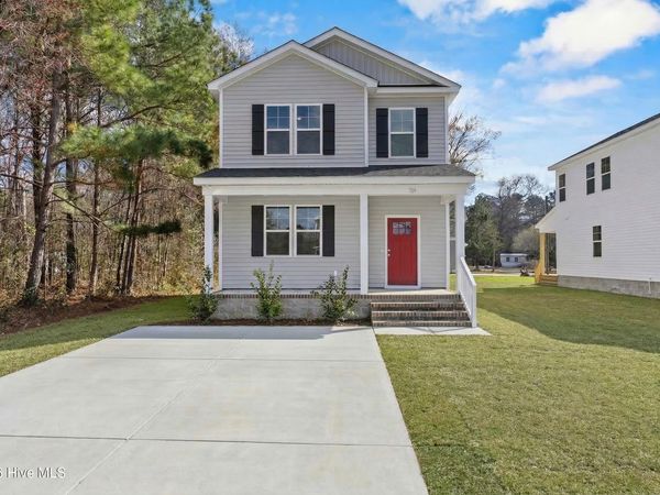 709 W Hayes Street, Burgaw, NC 28425