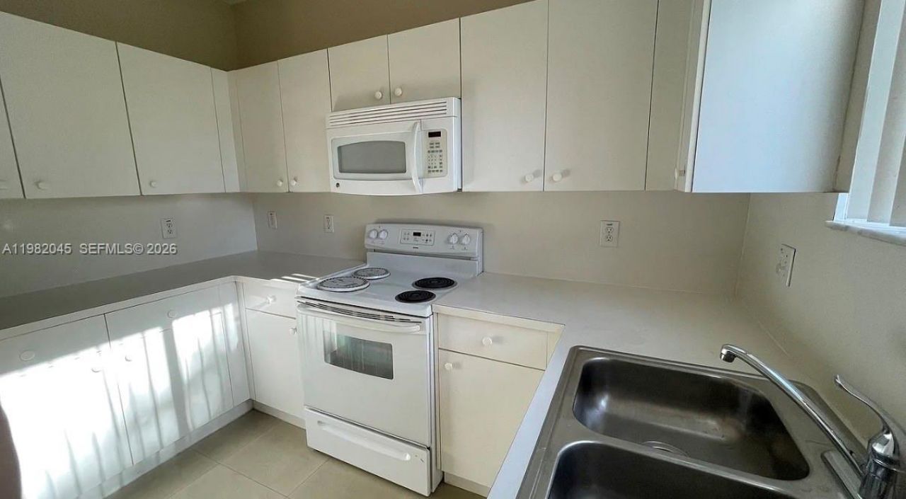 390 NE 35th Ave, Homestead, FL 33033 Photo