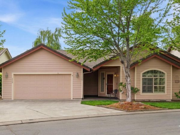 1736 NW Nickernut Place, Redmond, OR 97756