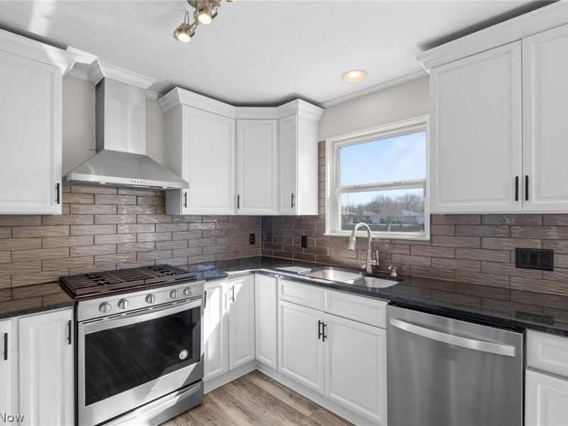 1267 Bell Court, Elyria, OH 44035 Photo 4