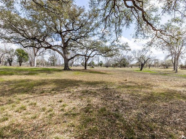 2071 E Us Highway 90, Seguin, TX 78155