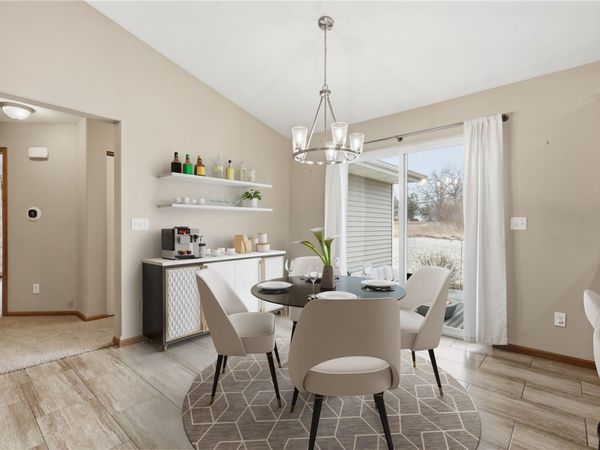 417 Bent Creek Drive , Marion, IA 52302