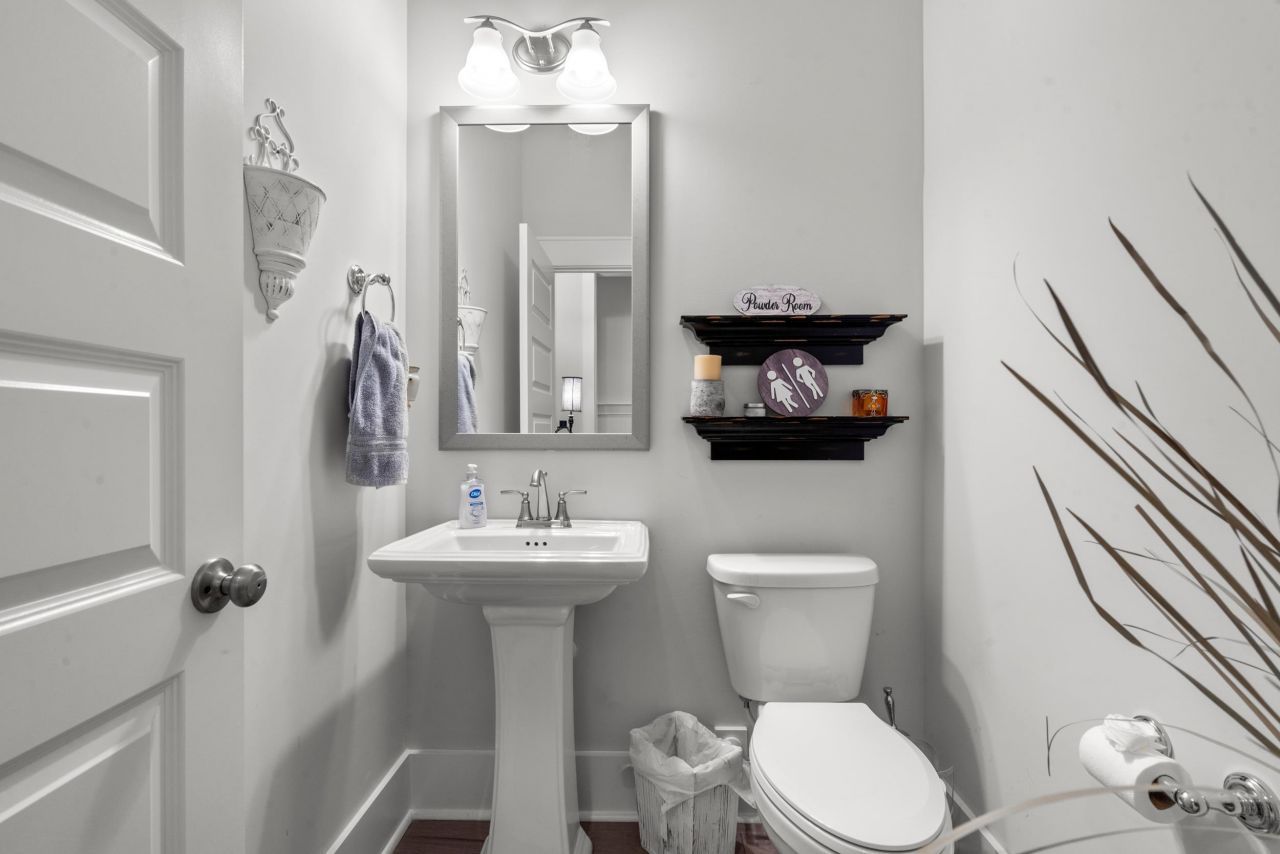 960 Longwood Bluffs Circle Photo 31