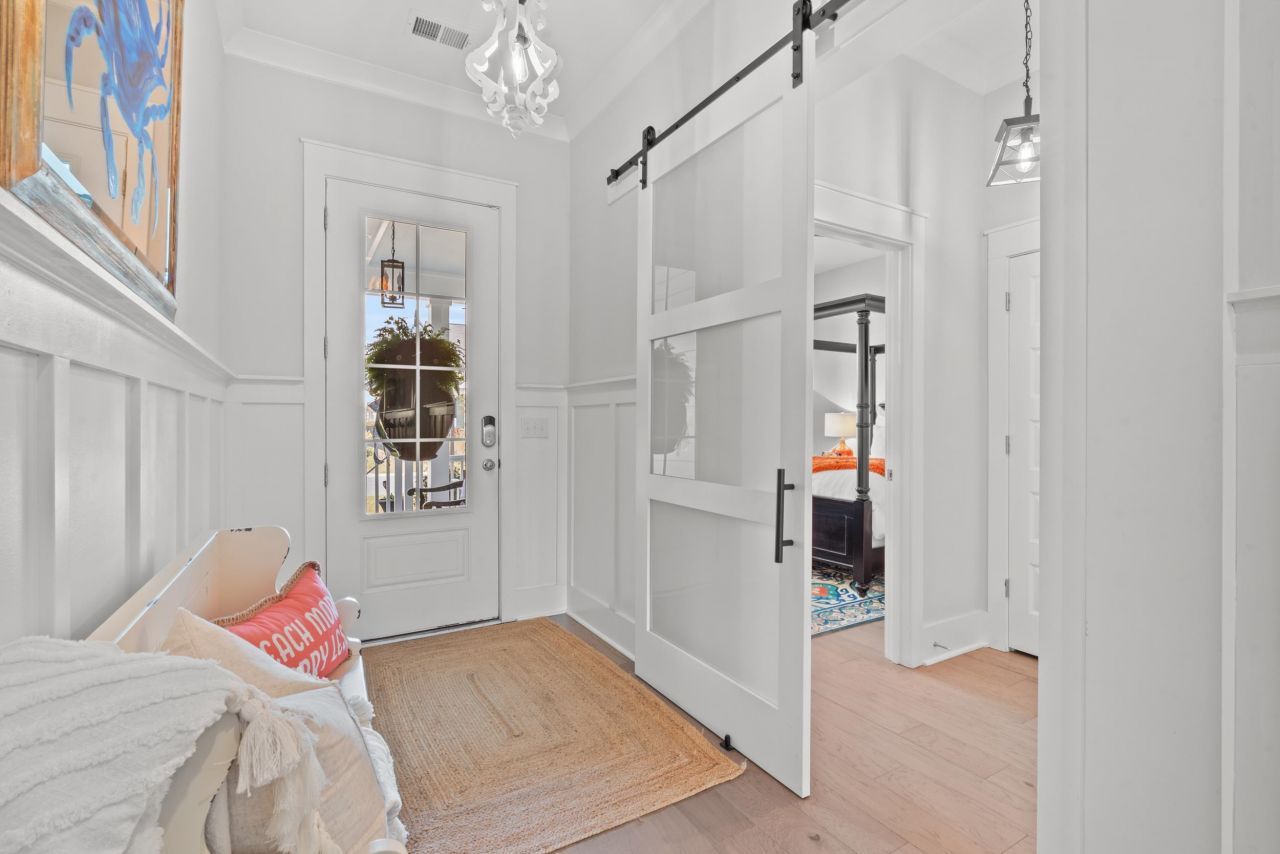 960 Longwood Bluffs Circle Photo 6