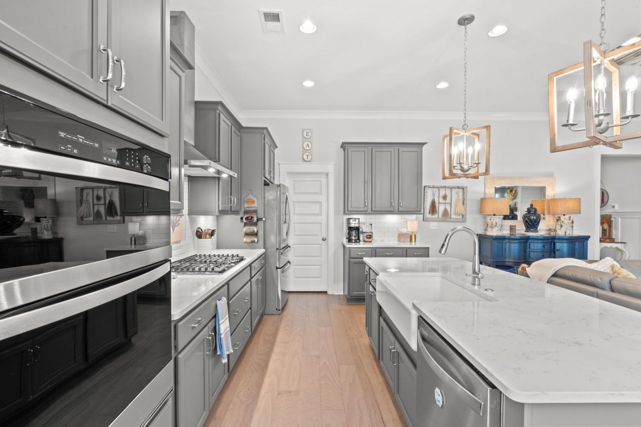 960 Longwood Bluffs Circle Photo 9