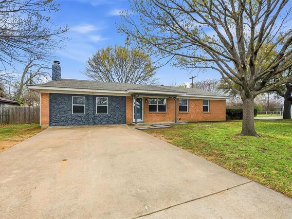 700 W Cedar Street , Hurst, TX 76053