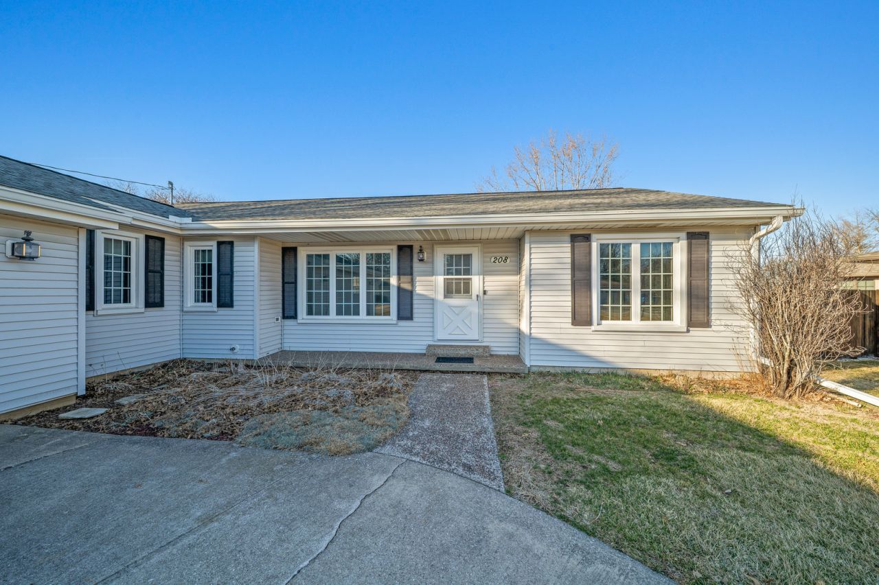 208 W 28th Avenue, Coal Valley, IL 61240 Main Photo