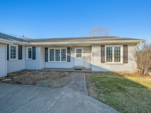 208 W 28th Avenue , Coal Valley, IL 61240