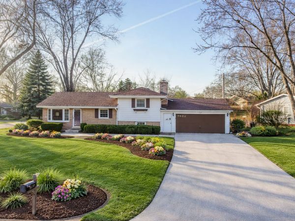 7802 Warwick Avenue , Darien, IL 60561