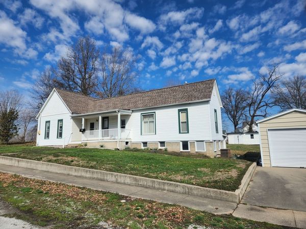 601 W Saint Louis Avenue, Pinckneyville, IL 62274