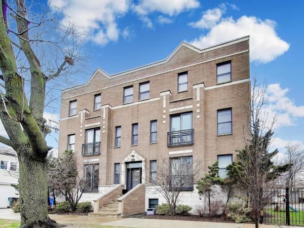 3044 W Roscoe Street , Unit 2E, Chicago, IL 60618