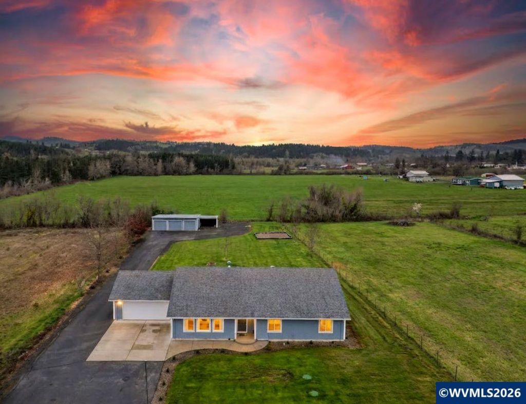 639 SW Oakdale Av, Dallas, OR 97338 Main Photo