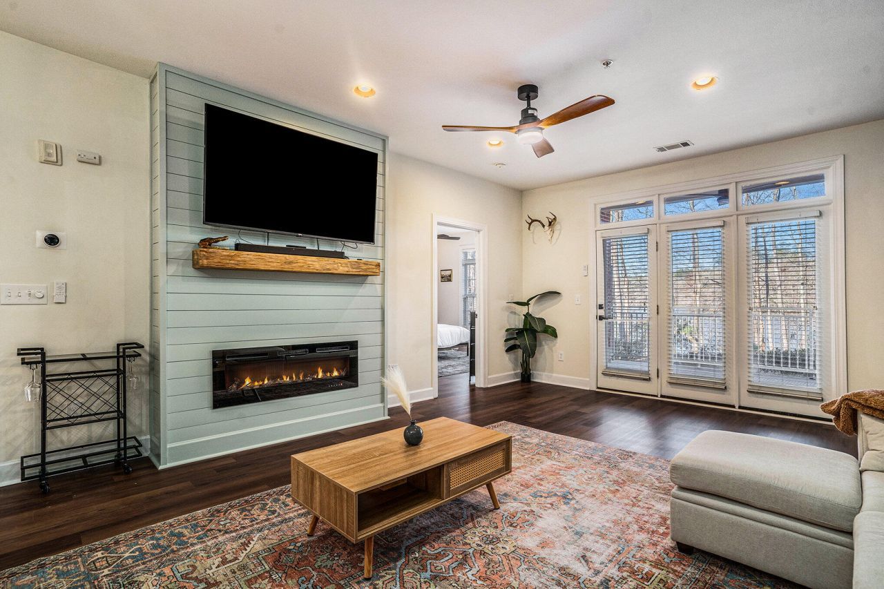 105 Ballard Lane Photo 10