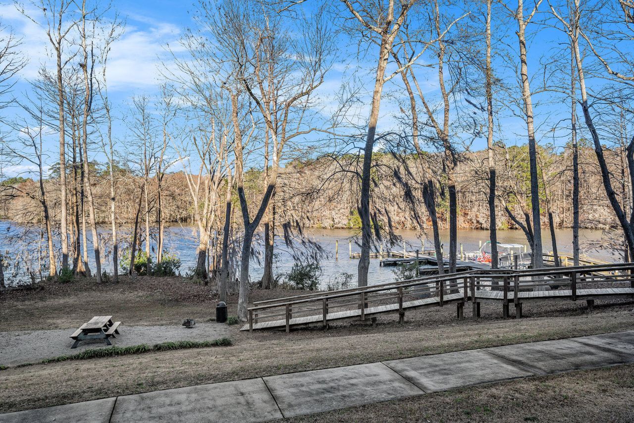 105 Ballard Lane Photo 23