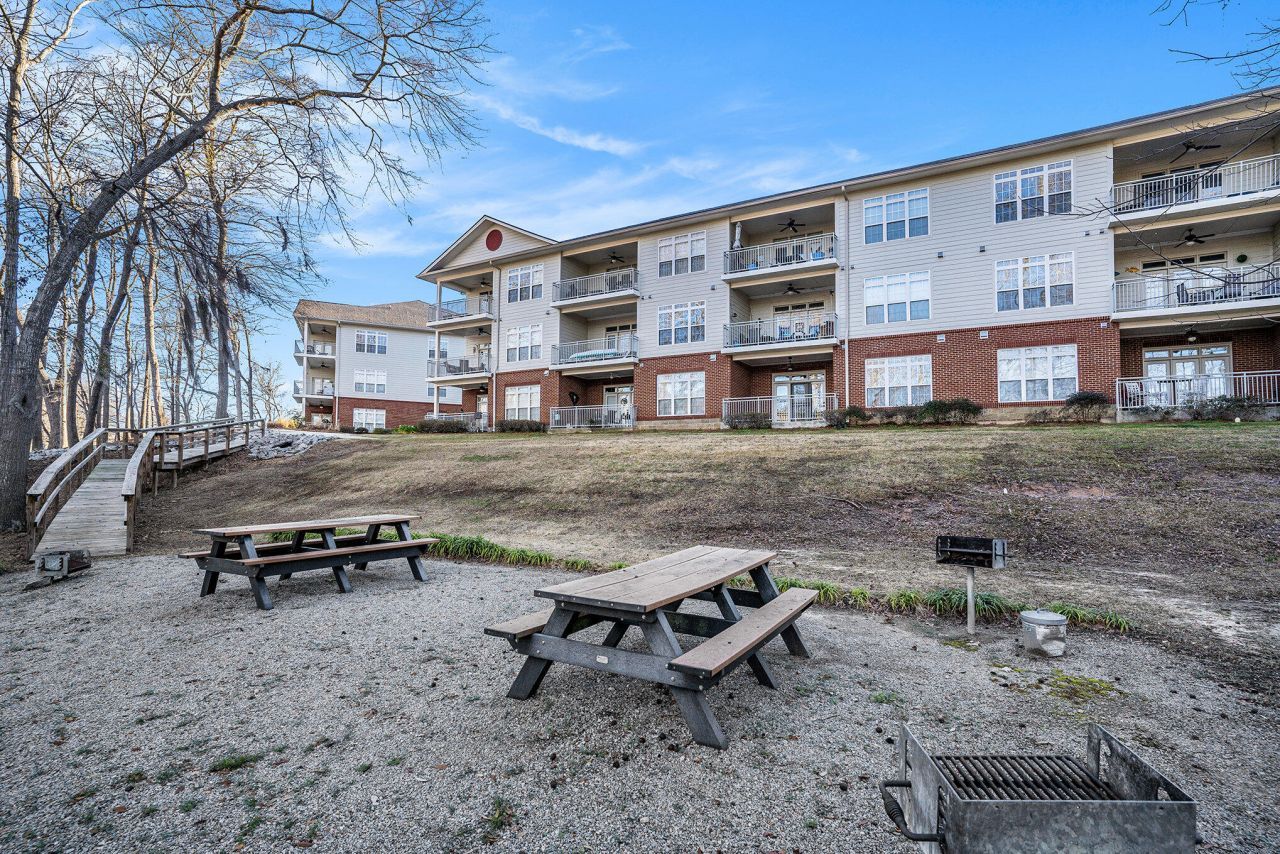 105 Ballard Lane Photo 25