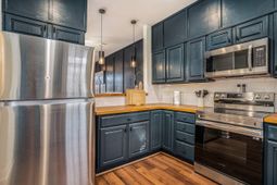 105 Ballard Lane photo 4