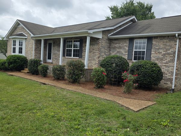 2004 Cody Dr, Lebanon, TN 37087