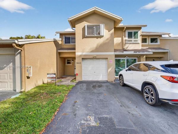 5843 Woodlands Blvd , Tamarac, FL 33319