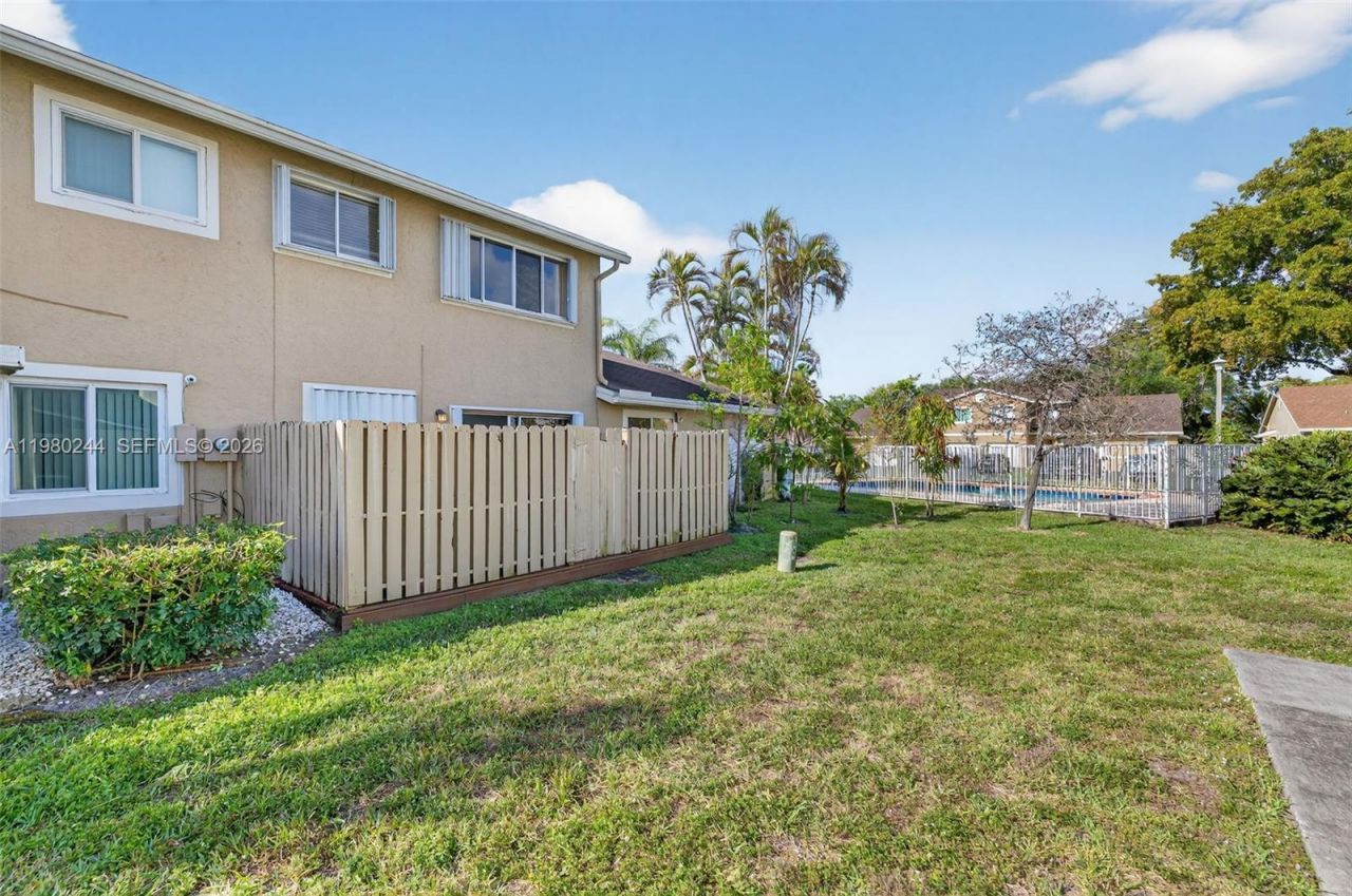 5843 Woodlands Blvd , Tamarac, FL 33319 Photo