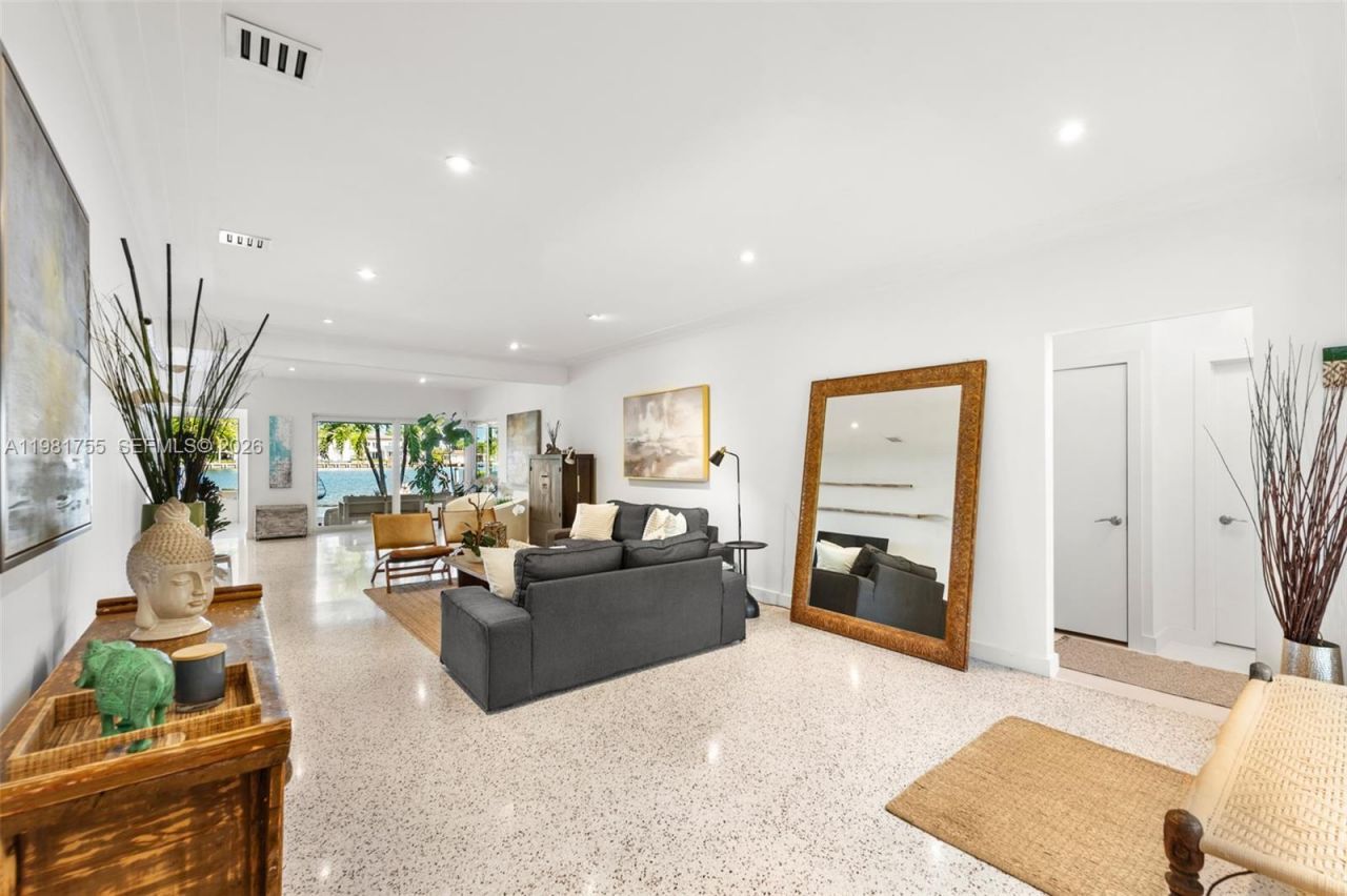 365 N Shore Dr , Miami Beach, FL 33141 Photo