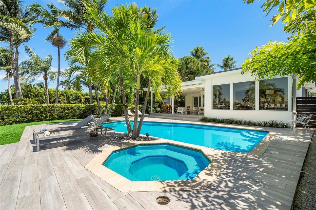 365 N Shore Dr , Miami Beach, FL 33141 Photo