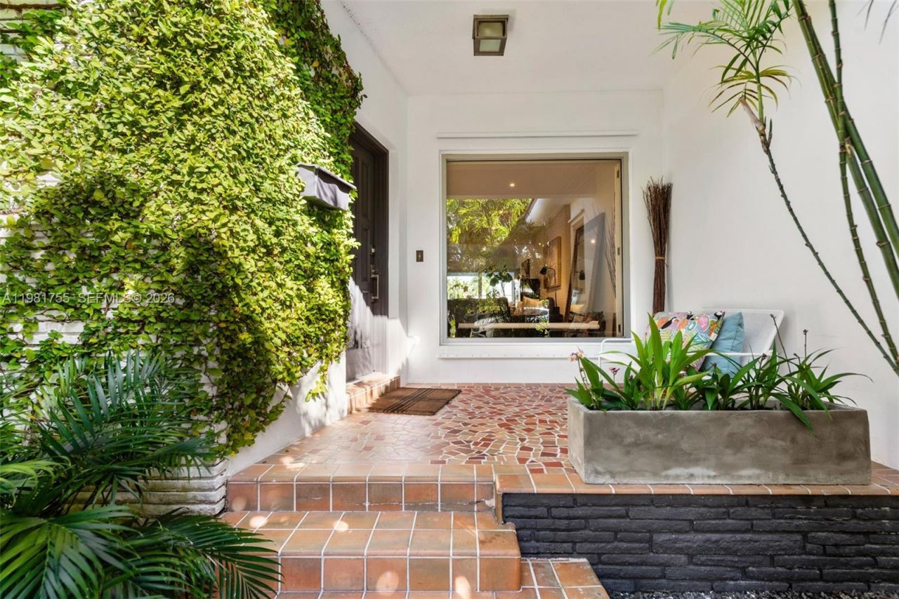 365 N Shore Dr , Miami Beach, FL 33141 Photo