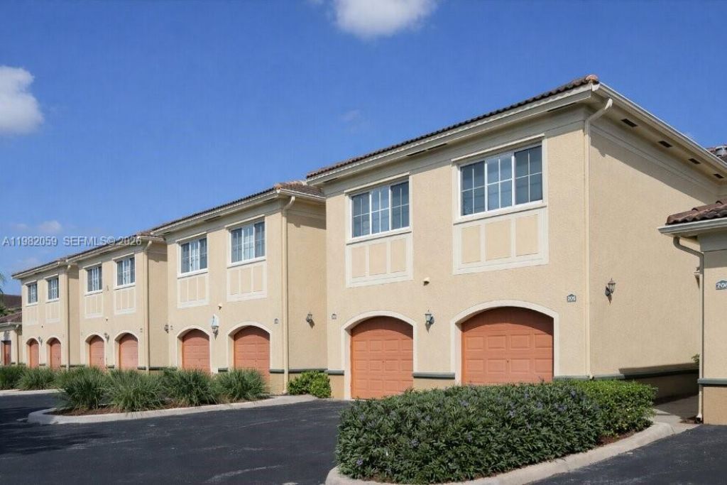 2574 Centergate Dr , Unit 201, Miramar, FL 33025 Photo