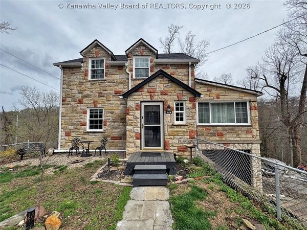 726 Amity Drive, Charleston, WV 25302