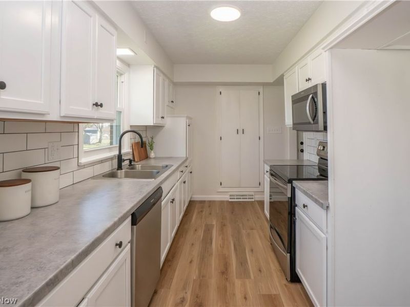 781 Leeman Drive, New Franklin, OH 44319 Photo 10