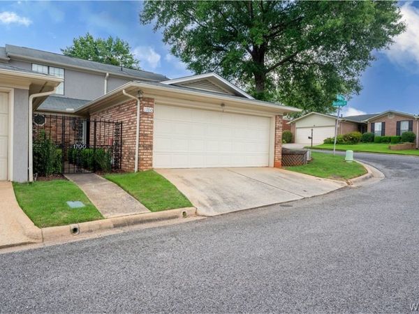 1700 Dauphine Drive, Tuscaloosa, AL 35406