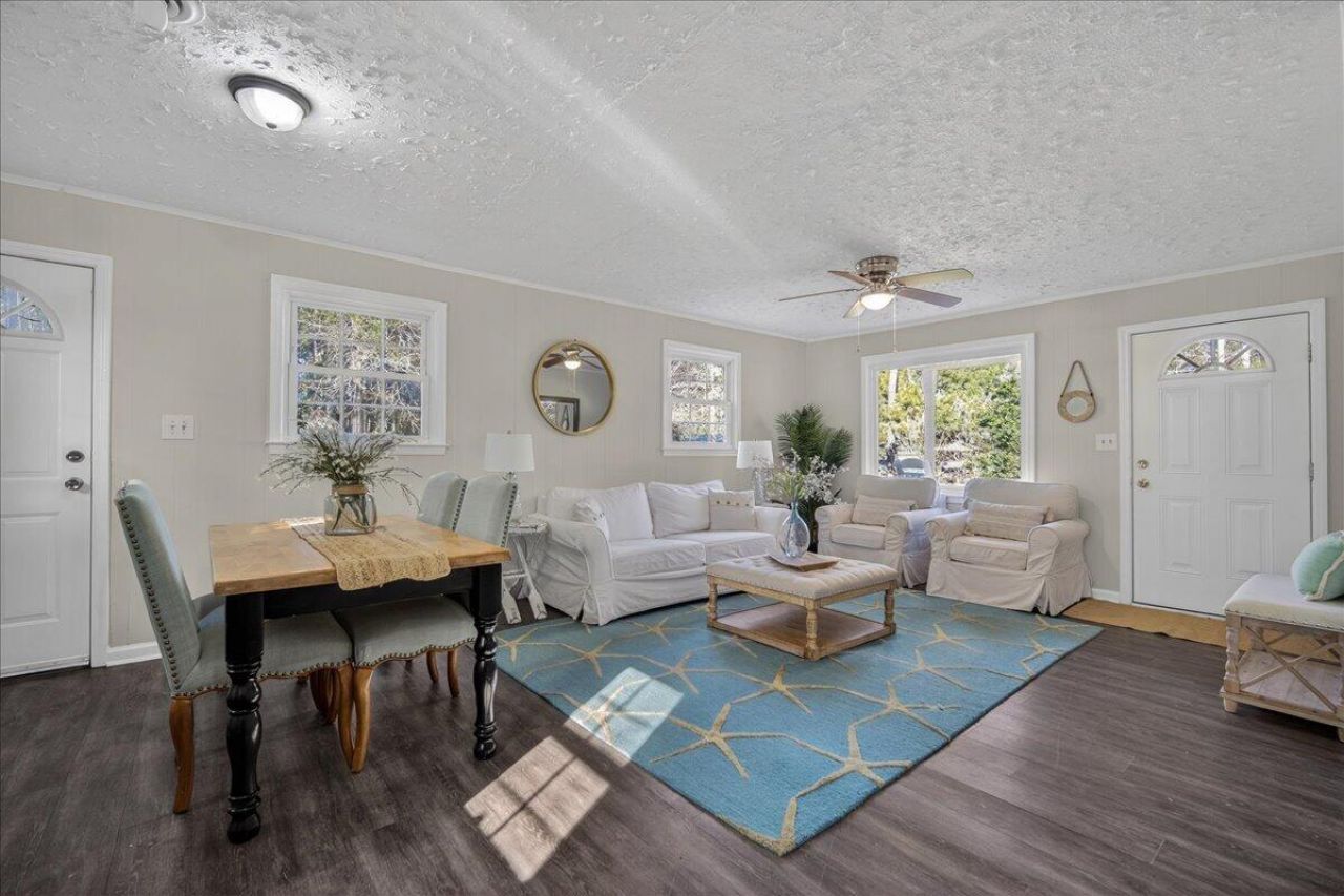 201 Gardeners Walk Photo 11