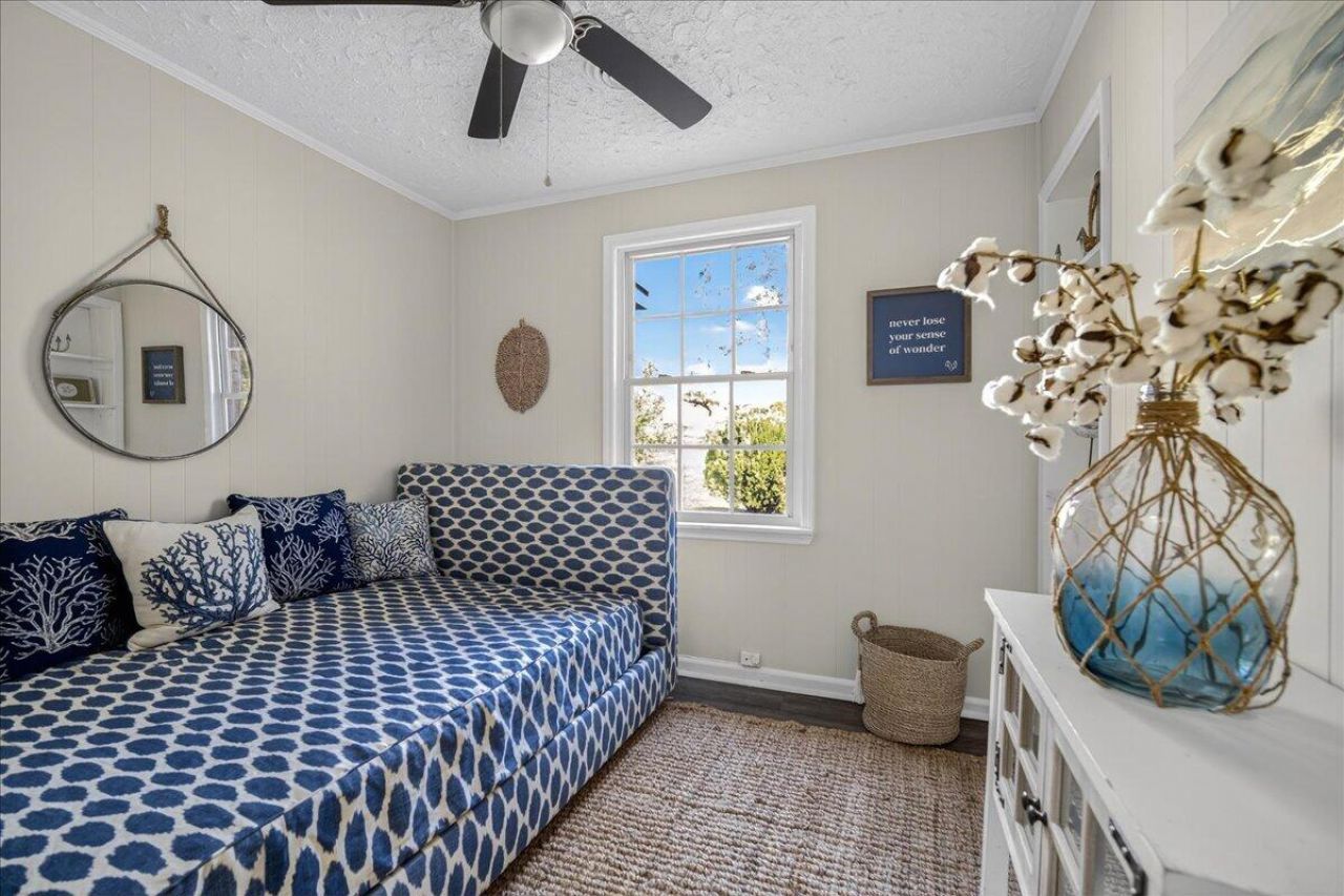 201 Gardeners Walk Photo 14