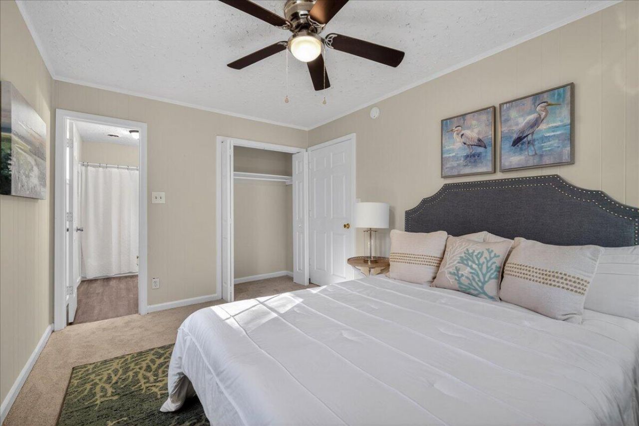 201 Gardeners Walk Photo 17