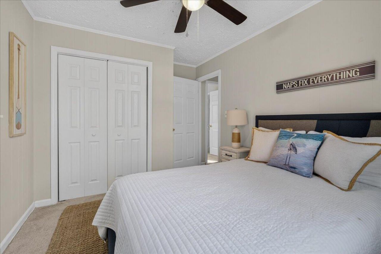 201 Gardeners Walk Photo 20